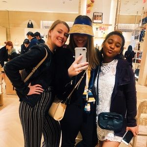 Meet your Posher, Bella